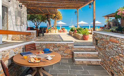 Rich breakfast at the hotel Efrosini in Sifnos