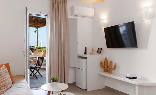 Deluxe junior suite at hotel Efrosini in Sifnos