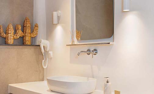 Modern bathroom at the deluxe suite